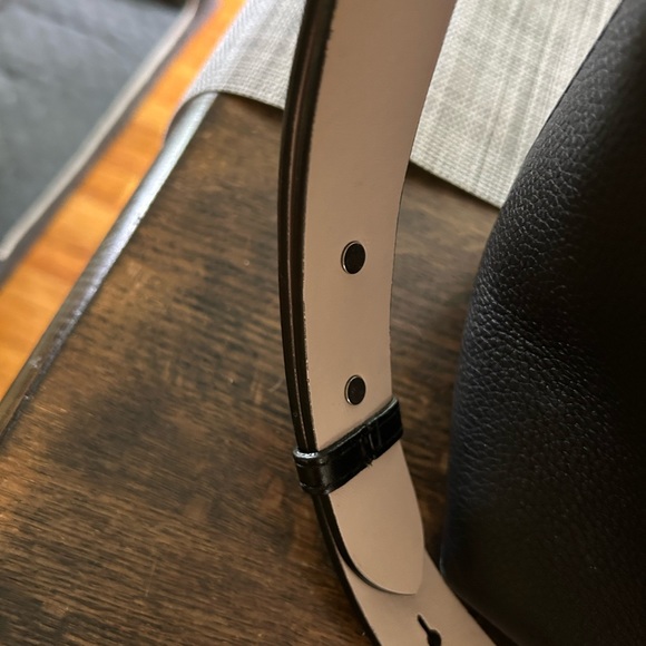 Gorgeous Burberry Belt Buckle Tote - Picture 4 of 11